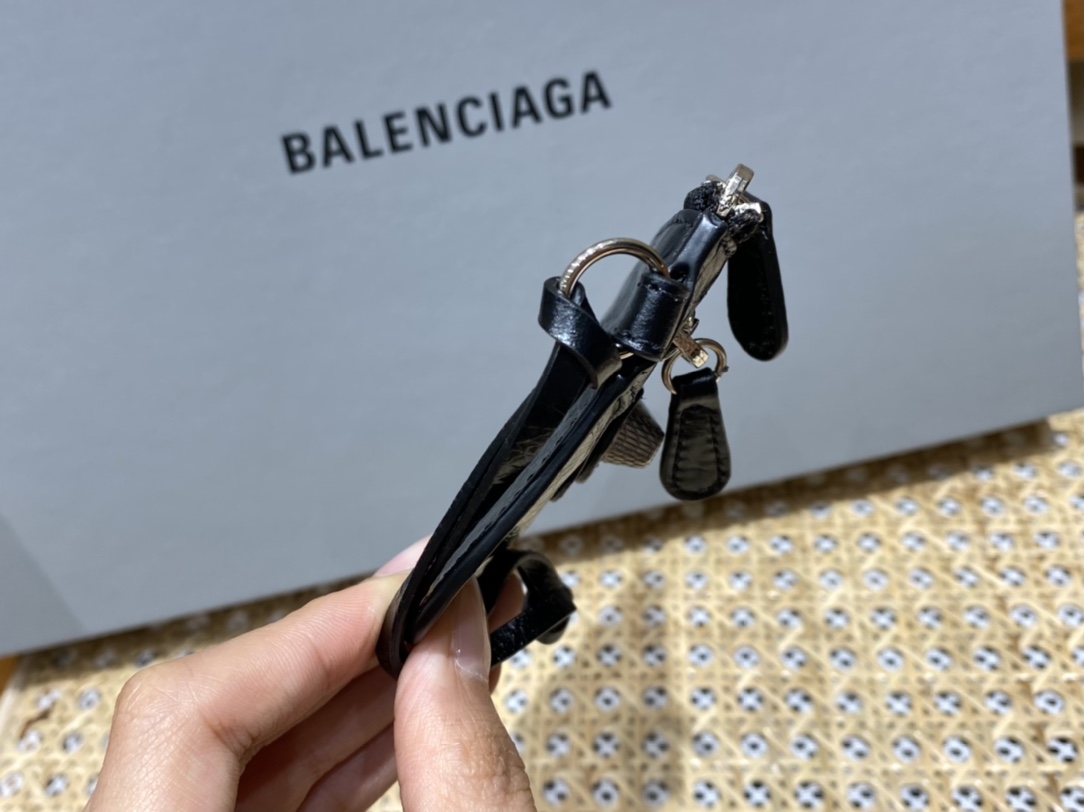 Balenciaga Le Cagole 26CM 抓皱牛皮月牙包 671309黑色