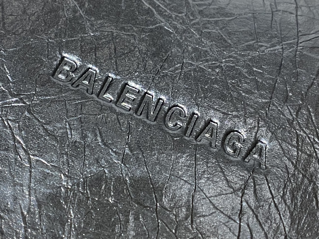 Balenciaga Le Cagole 26CM 抓皱牛皮月牙包 671309黑色