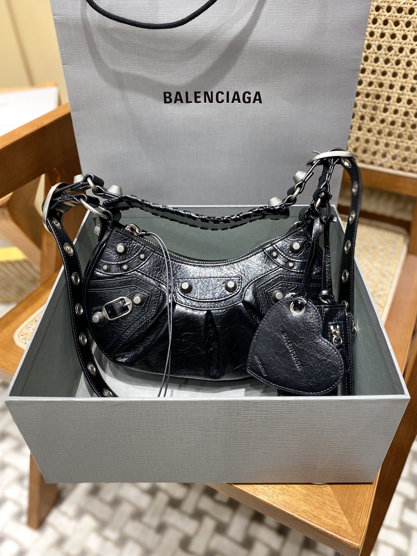 Balenciaga Le Cagole 26CM 抓皱牛皮月牙包 671309黑色