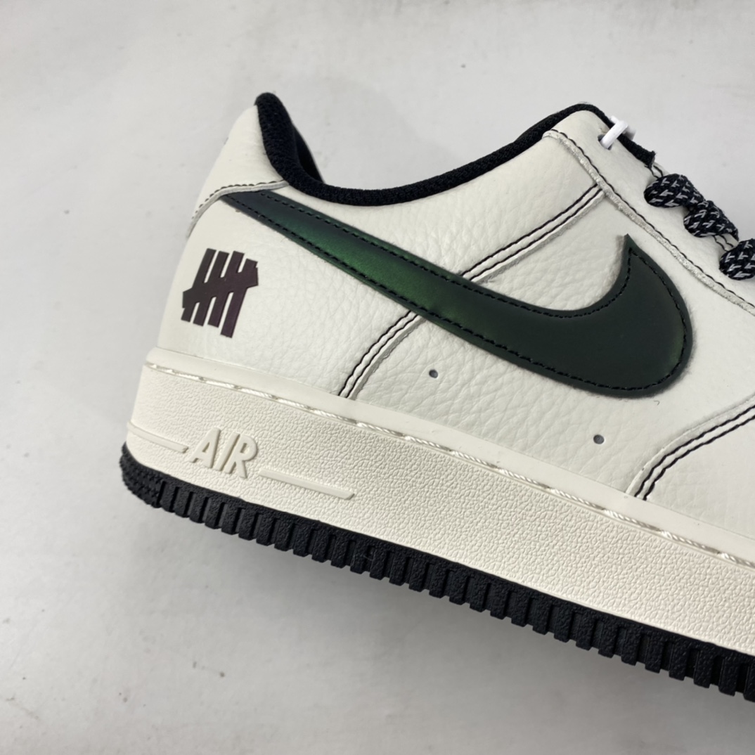 P240  Undefeated x Nike Air Force 1 Low 夜魔侠 空军一号低帮休闲板鞋 UN2588-121