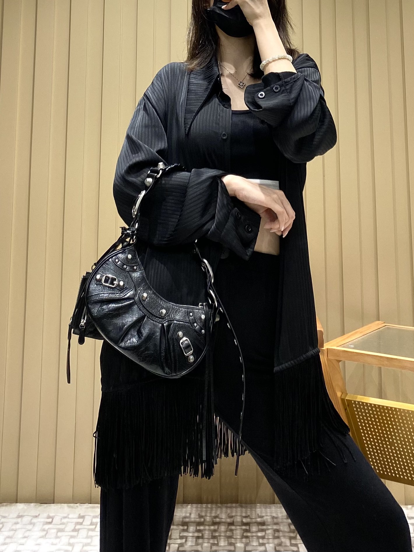 Balenciaga Le Cagole 26CM 抓皱牛皮月牙包 671309黑色