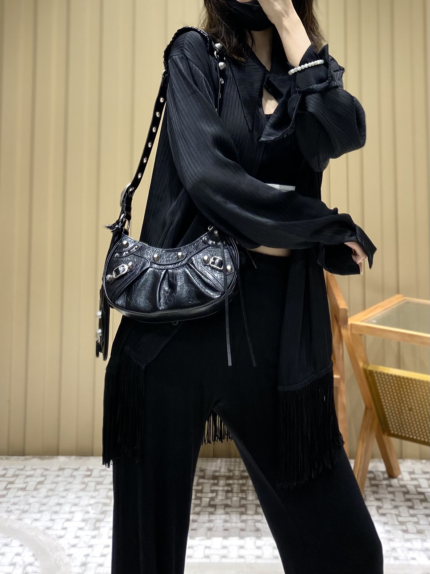 Balenciaga Le Cagole 26CM 抓皱牛皮月牙包 671309黑色