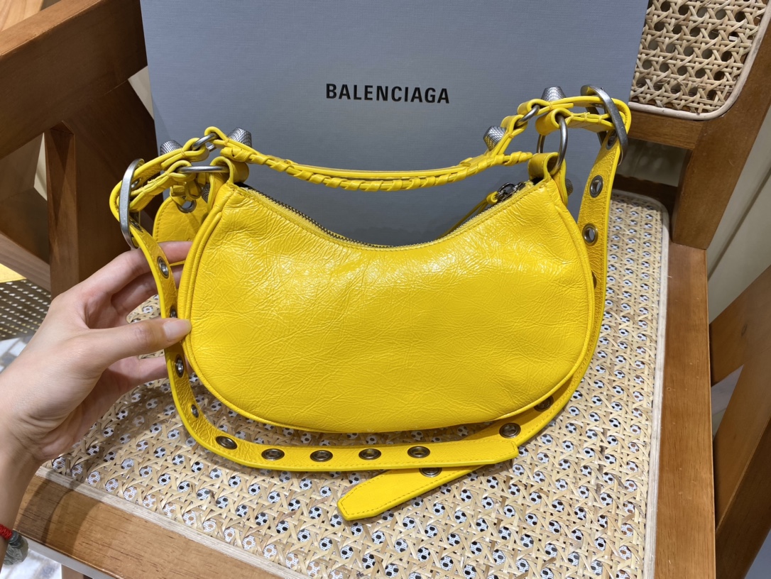 Balenciaga Le Cagole 26CM 抓皱牛皮月牙包 671309亮黄色