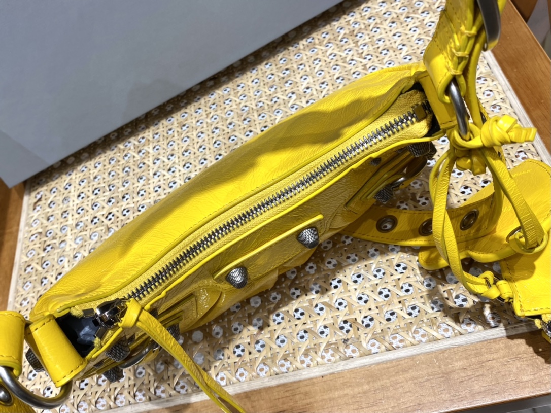 Balenciaga Le Cagole 26CM 抓皱牛皮月牙包 671309亮黄色