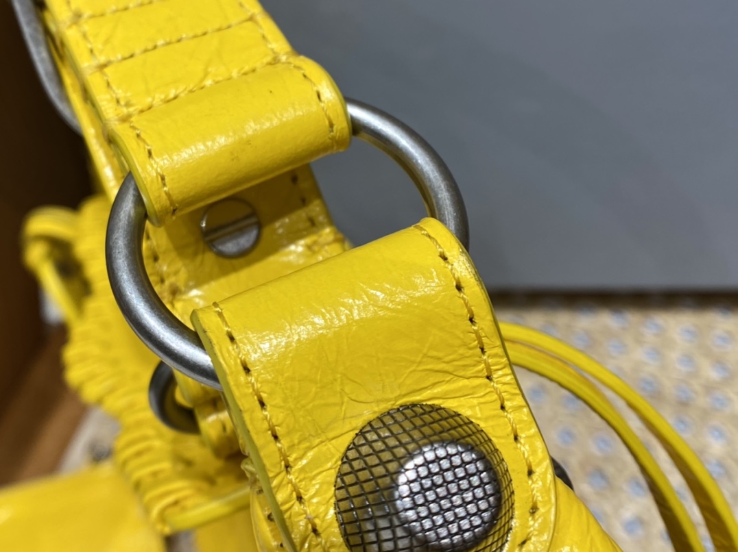 Balenciaga Le Cagole 26CM 抓皱牛皮月牙包 671309亮黄色