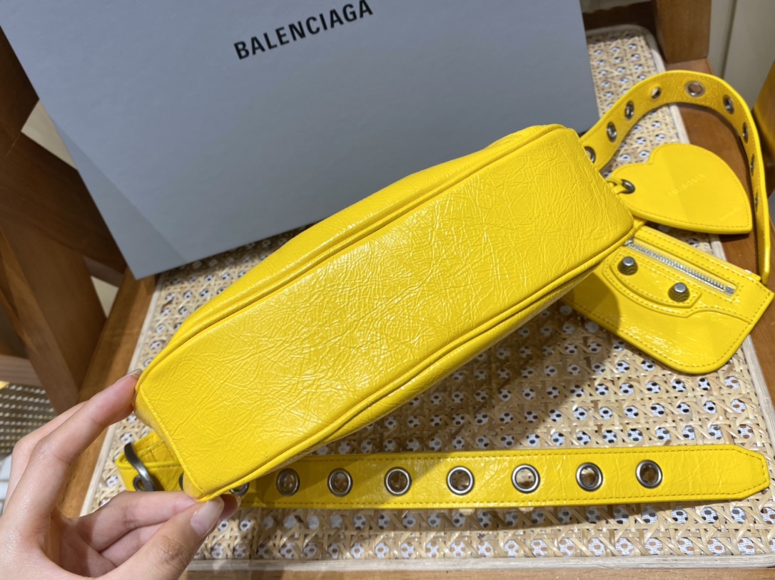 Balenciaga Le Cagole 26CM 抓皱牛皮月牙包 671309亮黄色