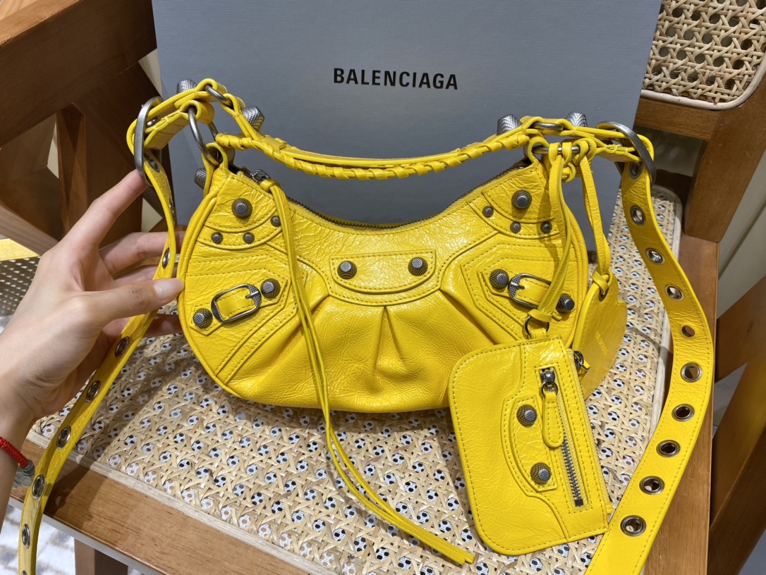 Balenciaga Le Cagole 26CM 抓皱牛皮月牙包 671309亮黄色