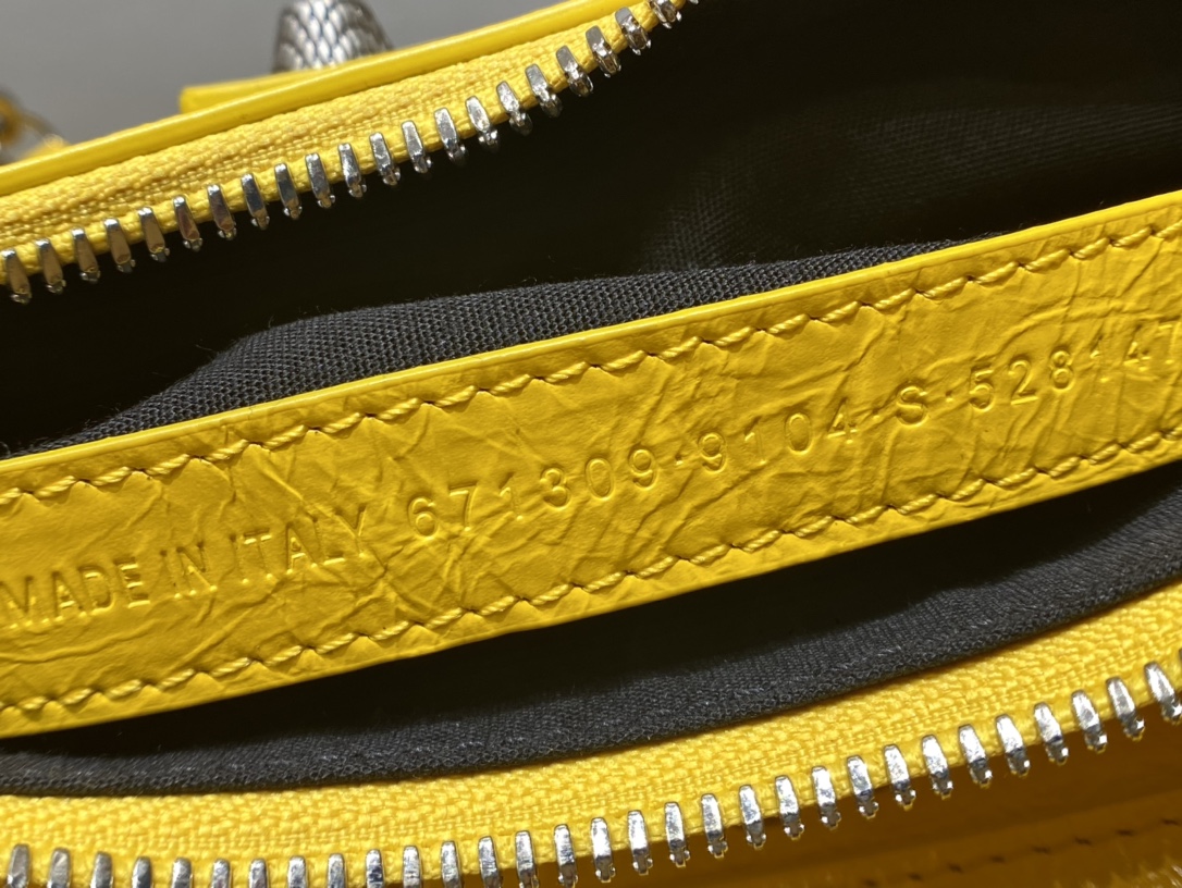 Balenciaga Le Cagole 26CM 抓皱牛皮月牙包 671309亮黄色