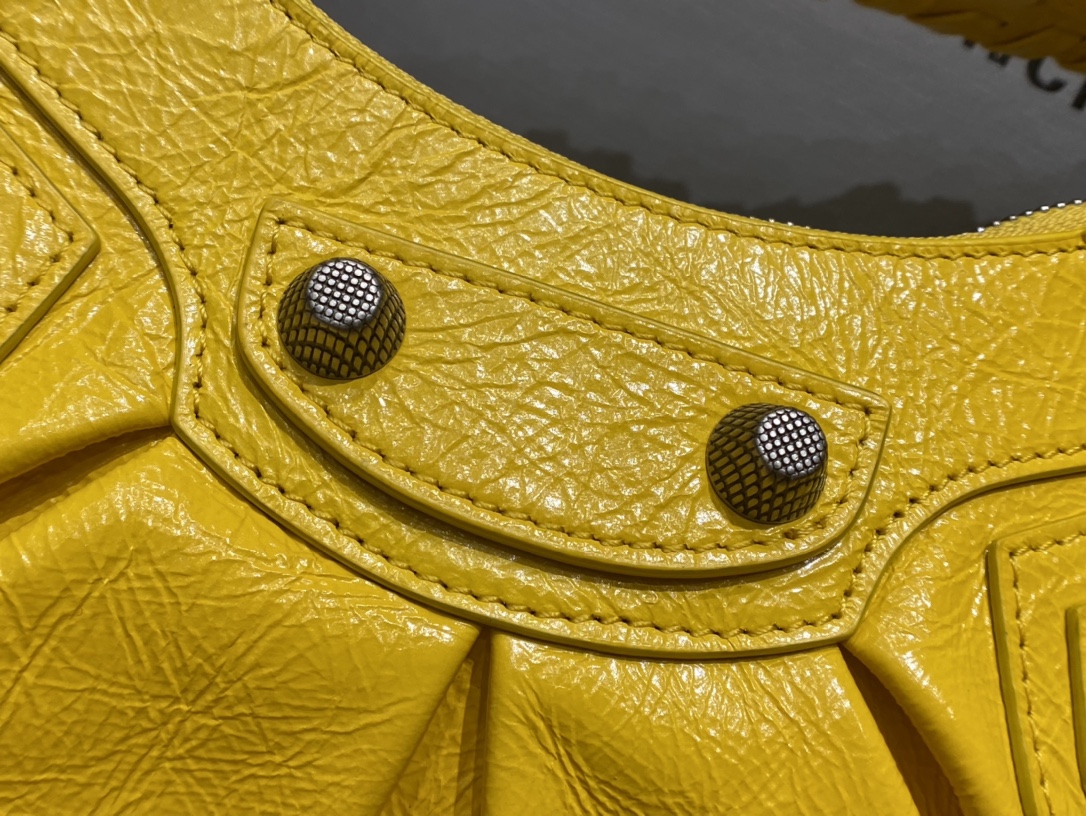 Balenciaga Le Cagole 26CM 抓皱牛皮月牙包 671309亮黄色
