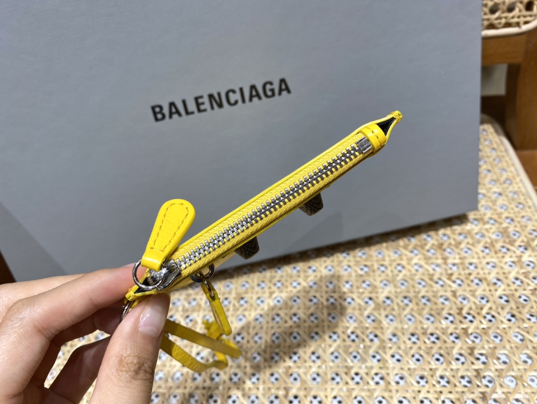 Balenciaga Le Cagole 26CM 抓皱牛皮月牙包 671309亮黄色