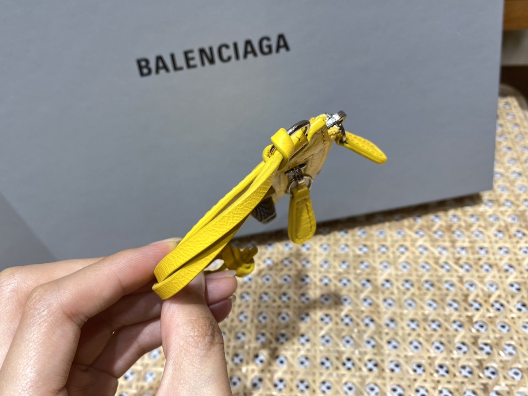 Balenciaga Le Cagole 26CM 抓皱牛皮月牙包 671309亮黄色