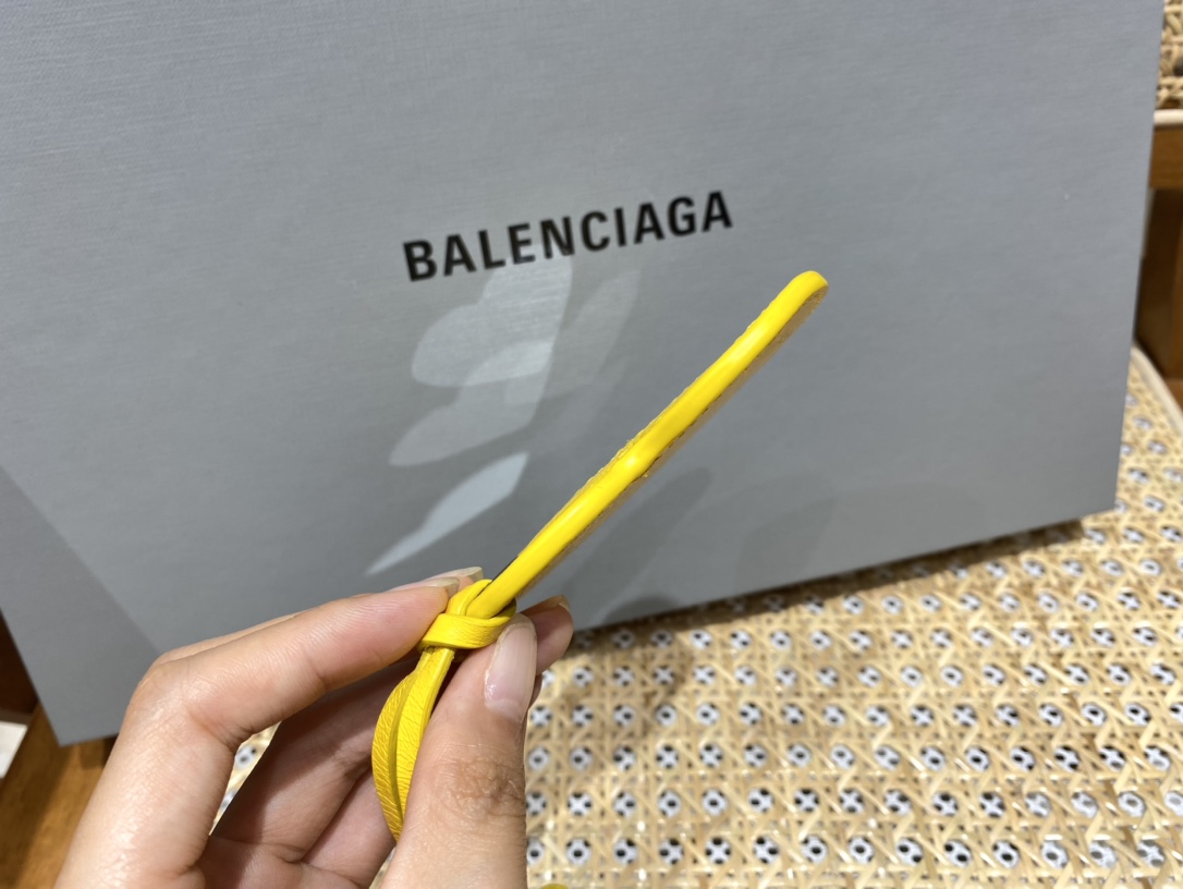 Balenciaga Le Cagole 26CM 抓皱牛皮月牙包 671309亮黄色