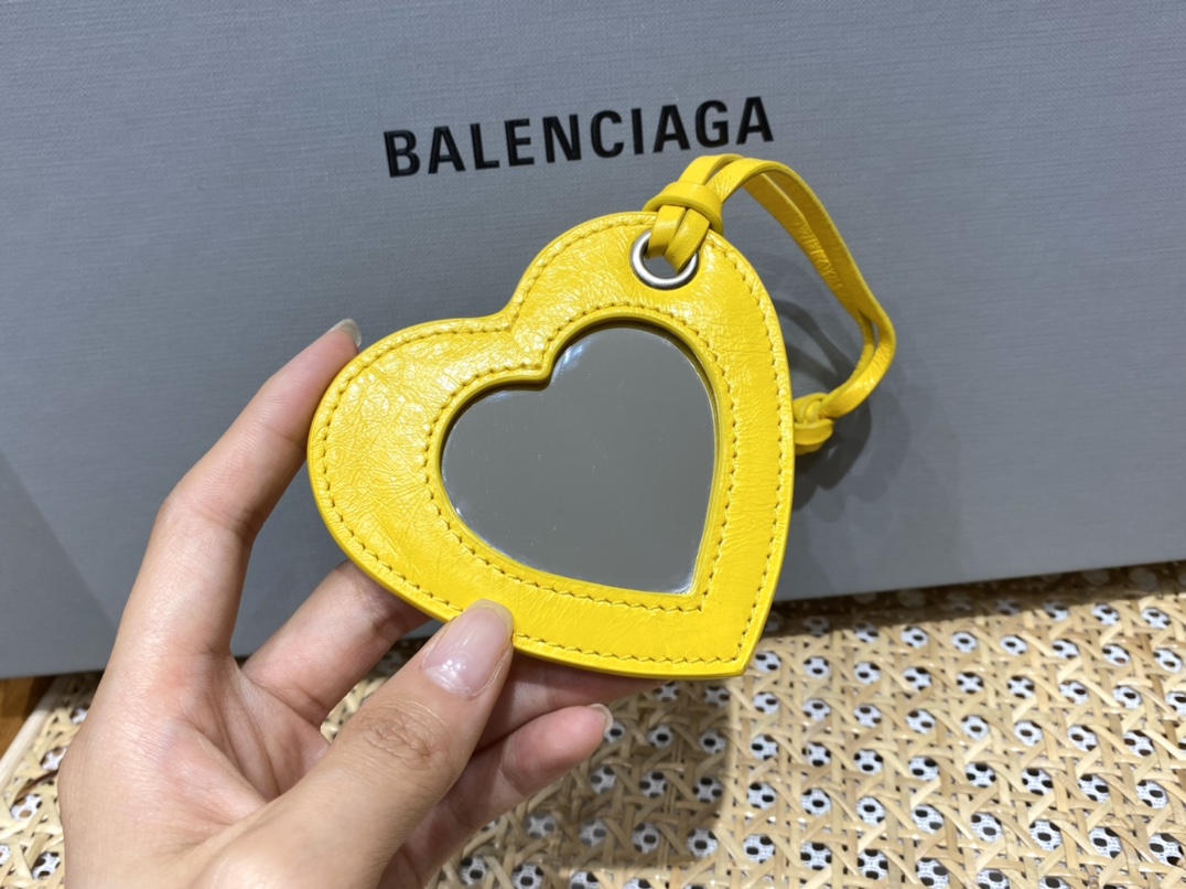 Balenciaga Le Cagole 26CM 抓皱牛皮月牙包 671309亮黄色