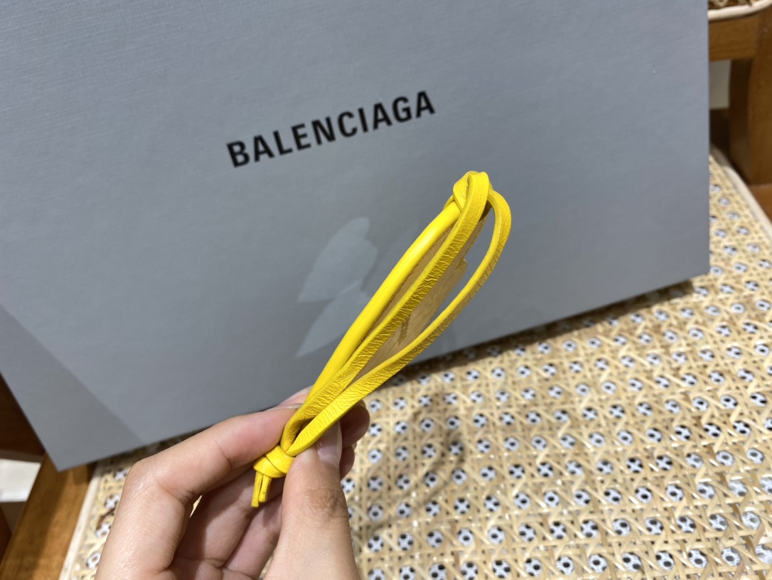 Balenciaga Le Cagole 26CM 抓皱牛皮月牙包 671309亮黄色