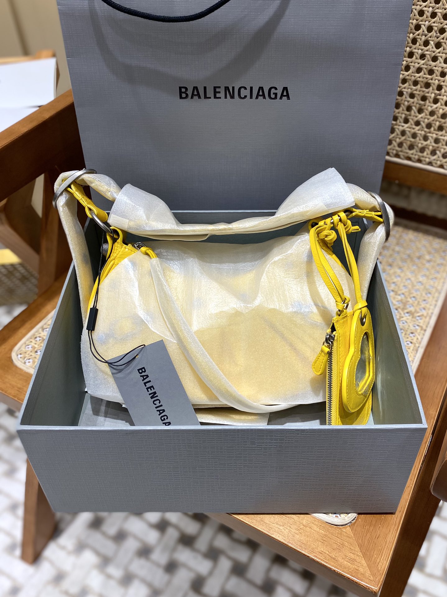 Balenciaga Le Cagole 26CM 抓皱牛皮月牙包 671309亮黄色