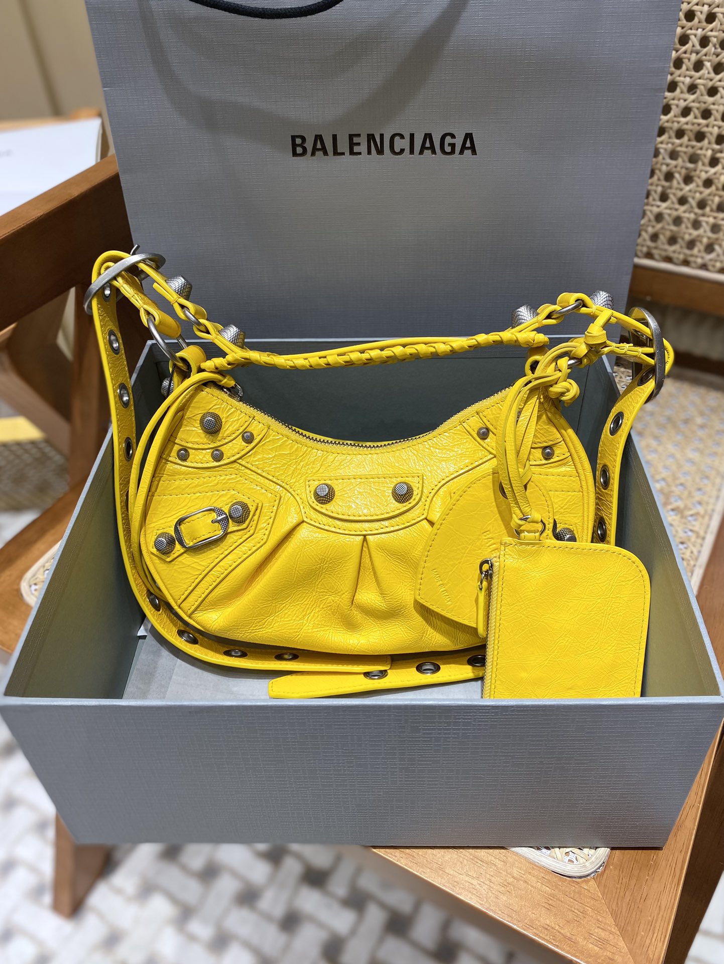 Balenciaga Le Cagole 26CM 抓皱牛皮月牙包 671309亮黄色
