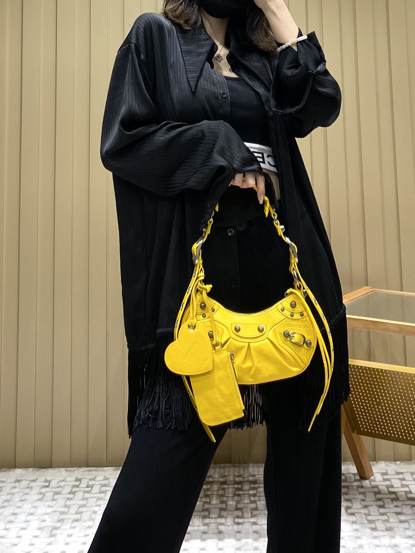 Balenciaga Le Cagole 26CM 抓皱牛皮月牙包 671309亮黄色