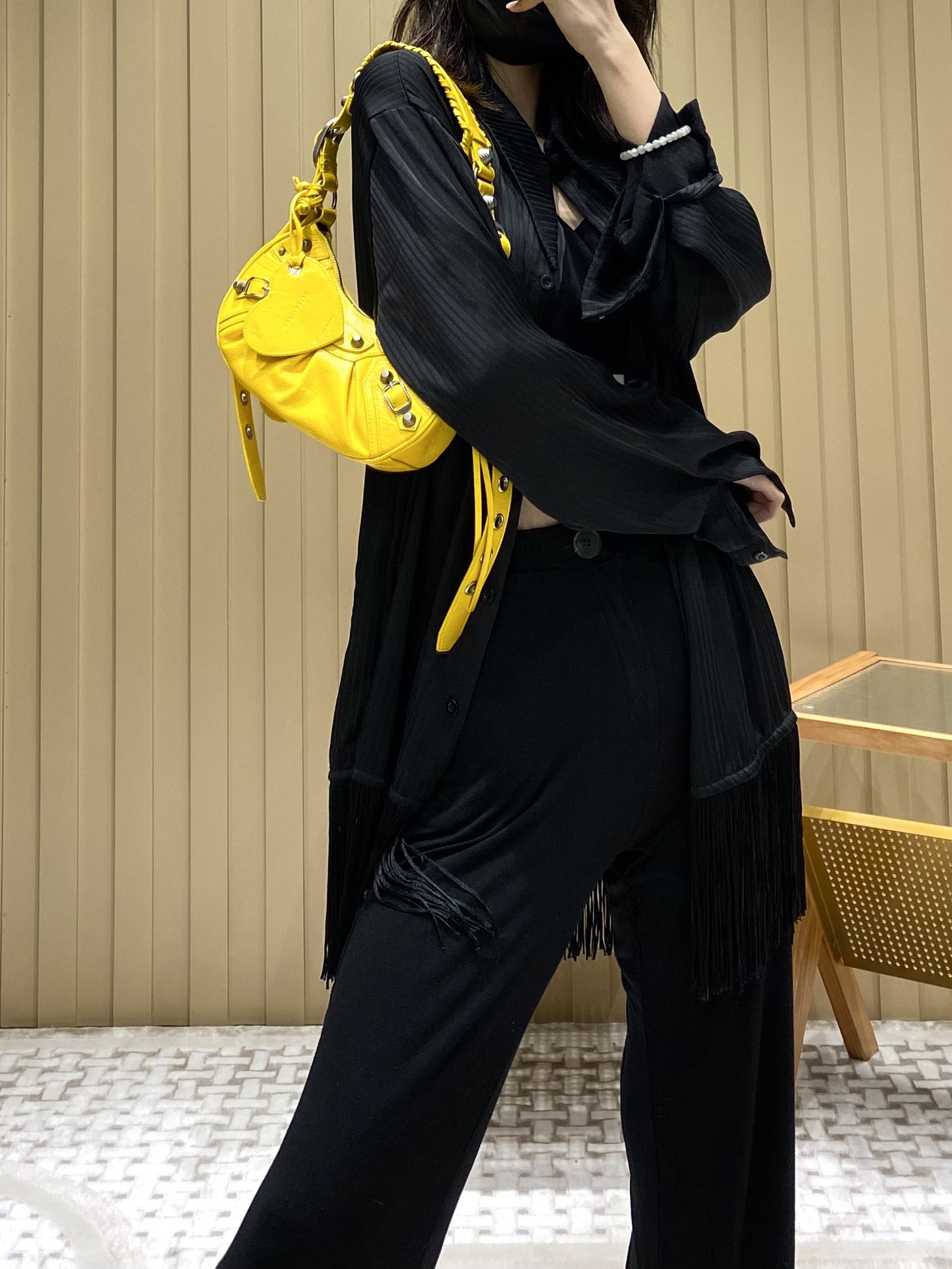 Balenciaga Le Cagole 26CM 抓皱牛皮月牙包 671309亮黄色