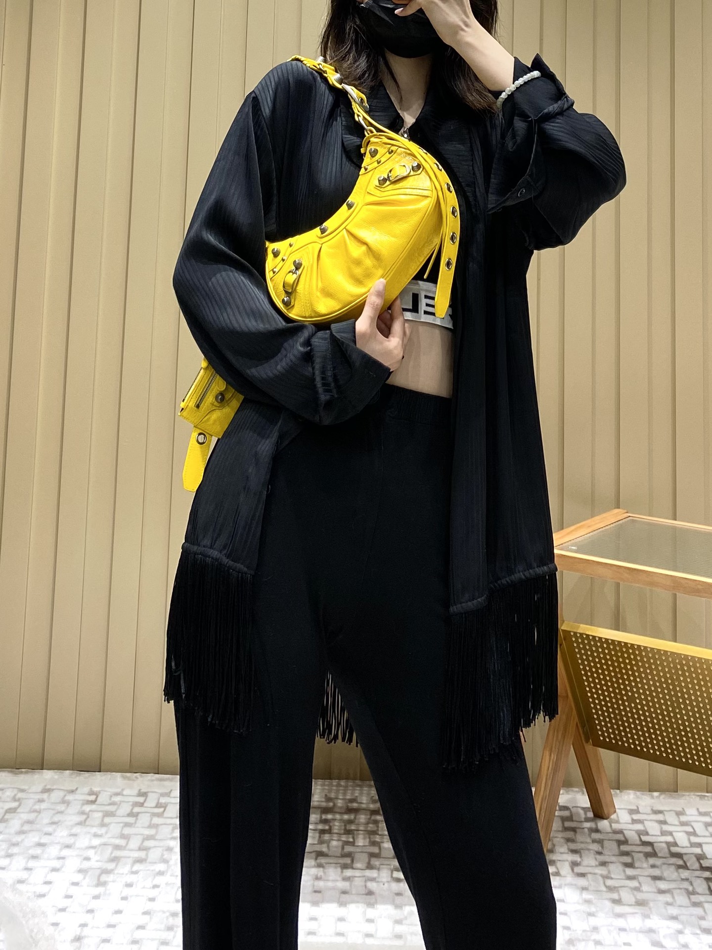 Balenciaga Le Cagole 26CM 抓皱牛皮月牙包 671309亮黄色