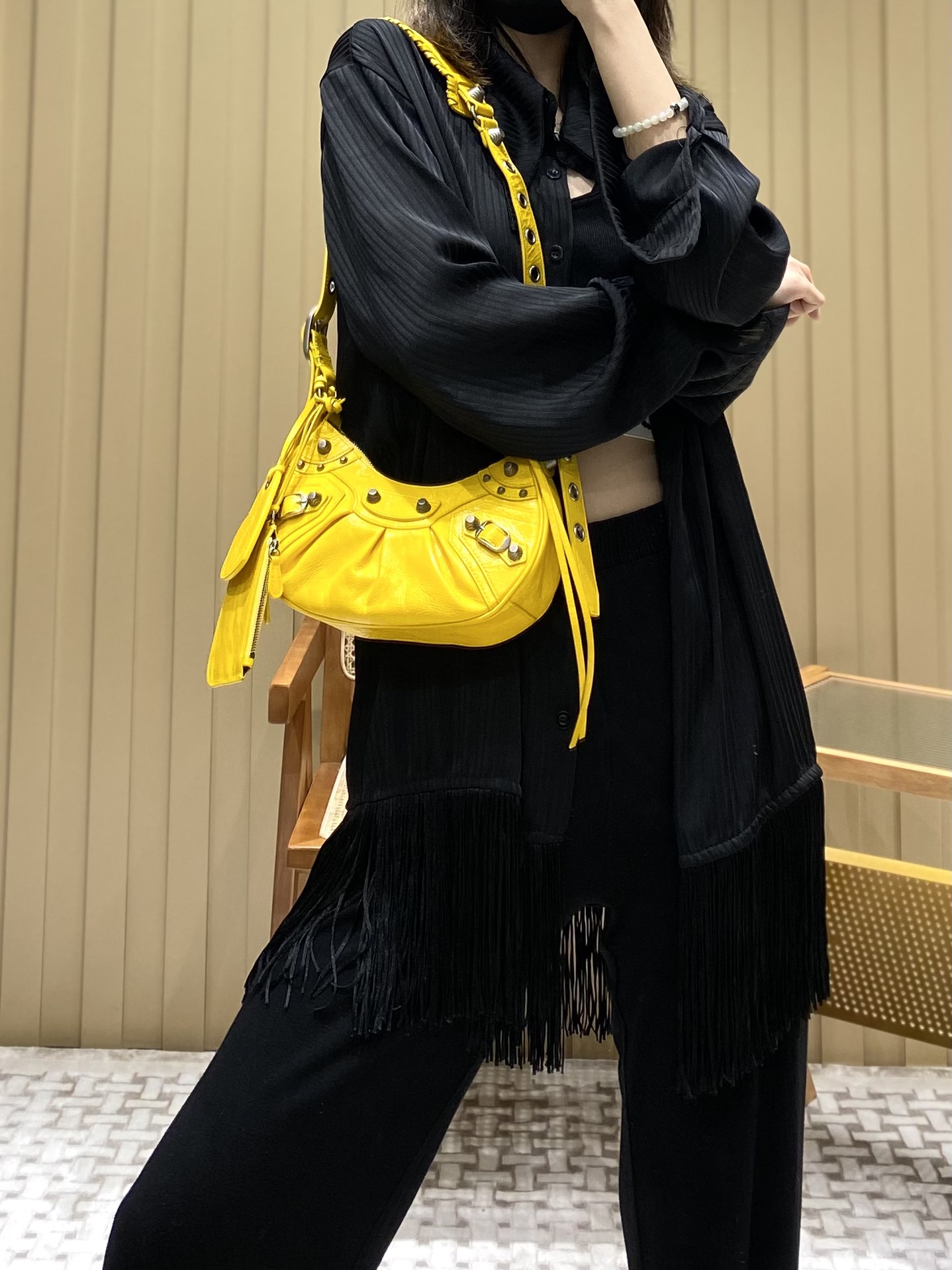 Balenciaga Le Cagole 26CM 抓皱牛皮月牙包 671309亮黄色