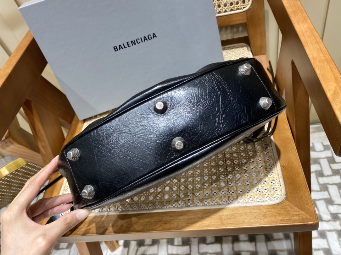 Balenciaga 秋冬新款 Le Cagole 33CM 月牙包 671307黑色