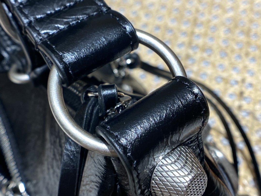 Balenciaga 秋冬新款 Le Cagole 33CM 月牙包 671307黑色