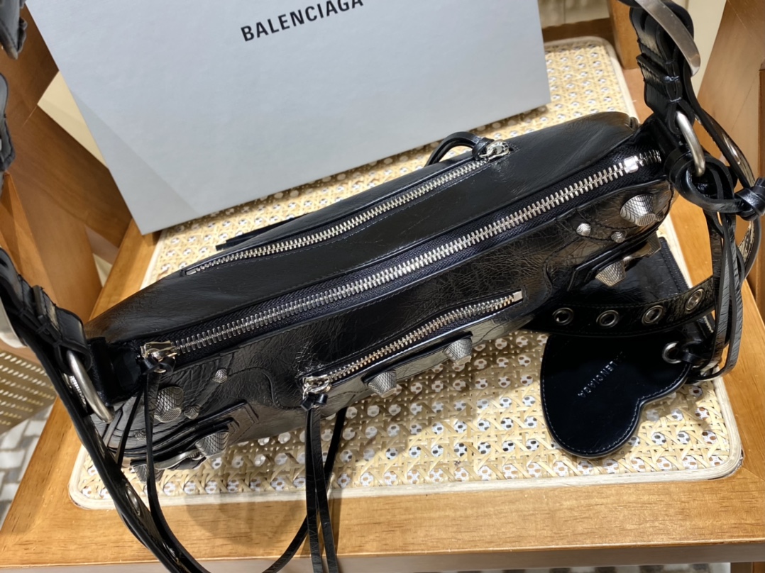 Balenciaga 秋冬新款 Le Cagole 33CM 月牙包 671307黑色