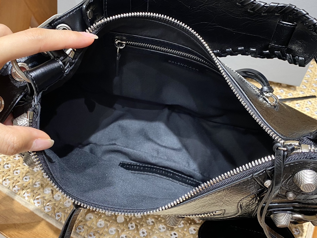 Balenciaga 秋冬新款 Le Cagole 33CM 月牙包 671307黑色
