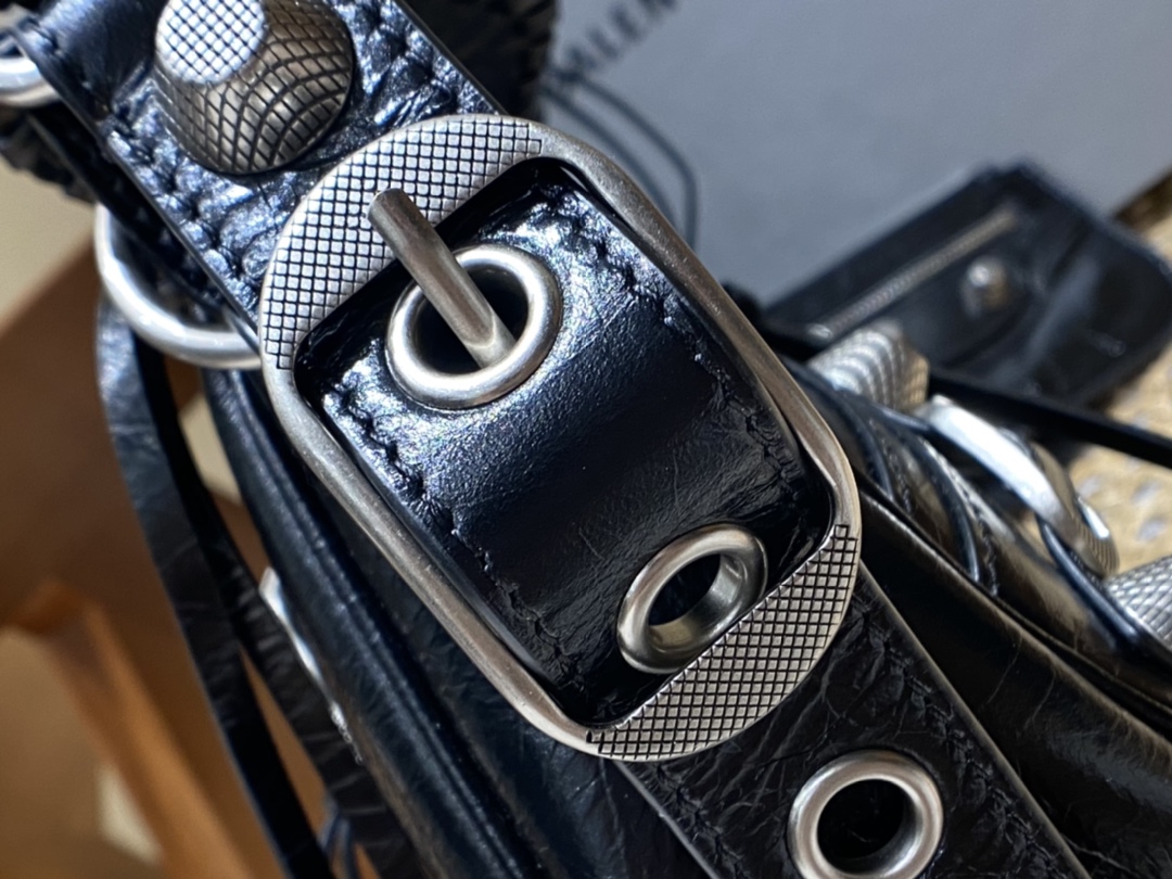 Balenciaga 秋冬新款 Le Cagole 33CM 月牙包 671307黑色