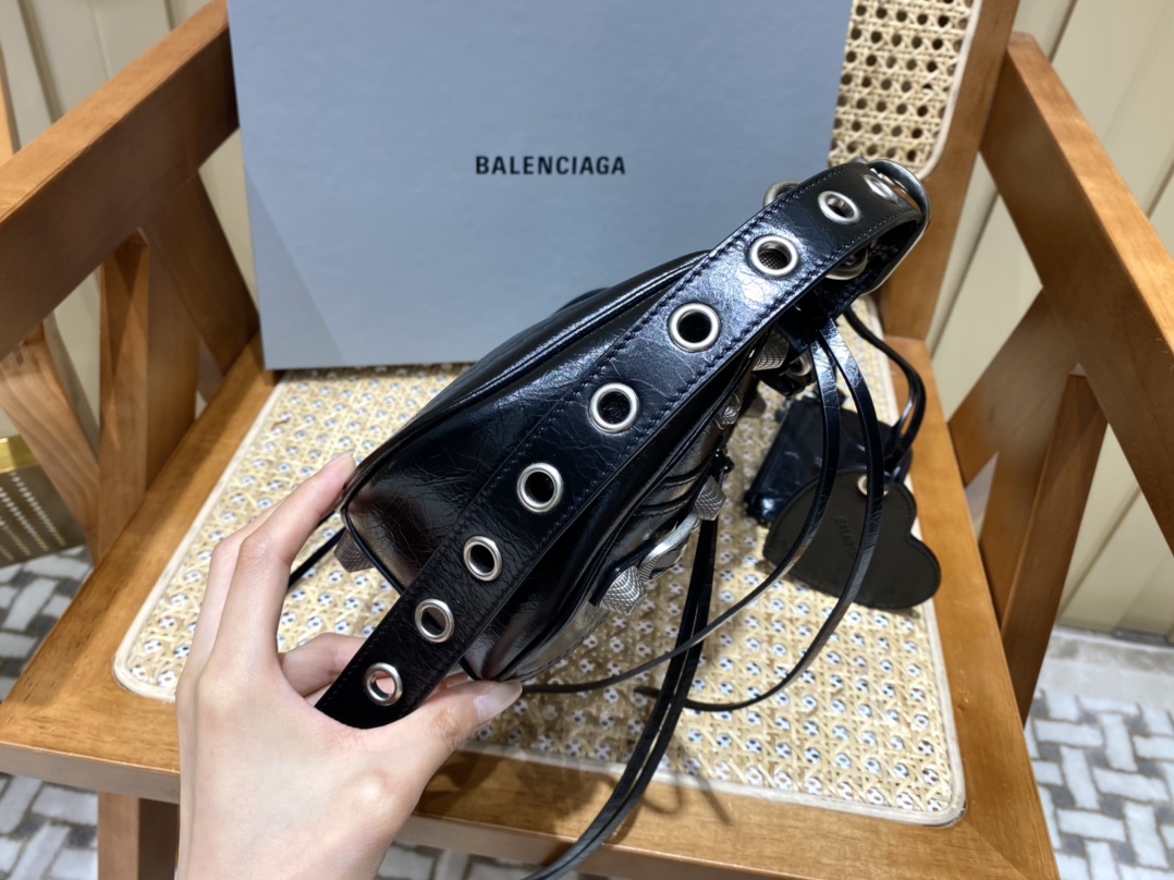 Balenciaga 秋冬新款 Le Cagole 33CM 月牙包 671307黑色