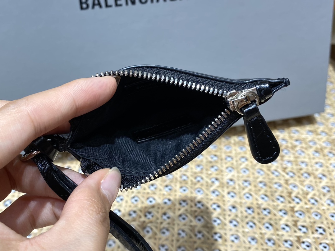 Balenciaga 秋冬新款 Le Cagole 33CM 月牙包 671307黑色