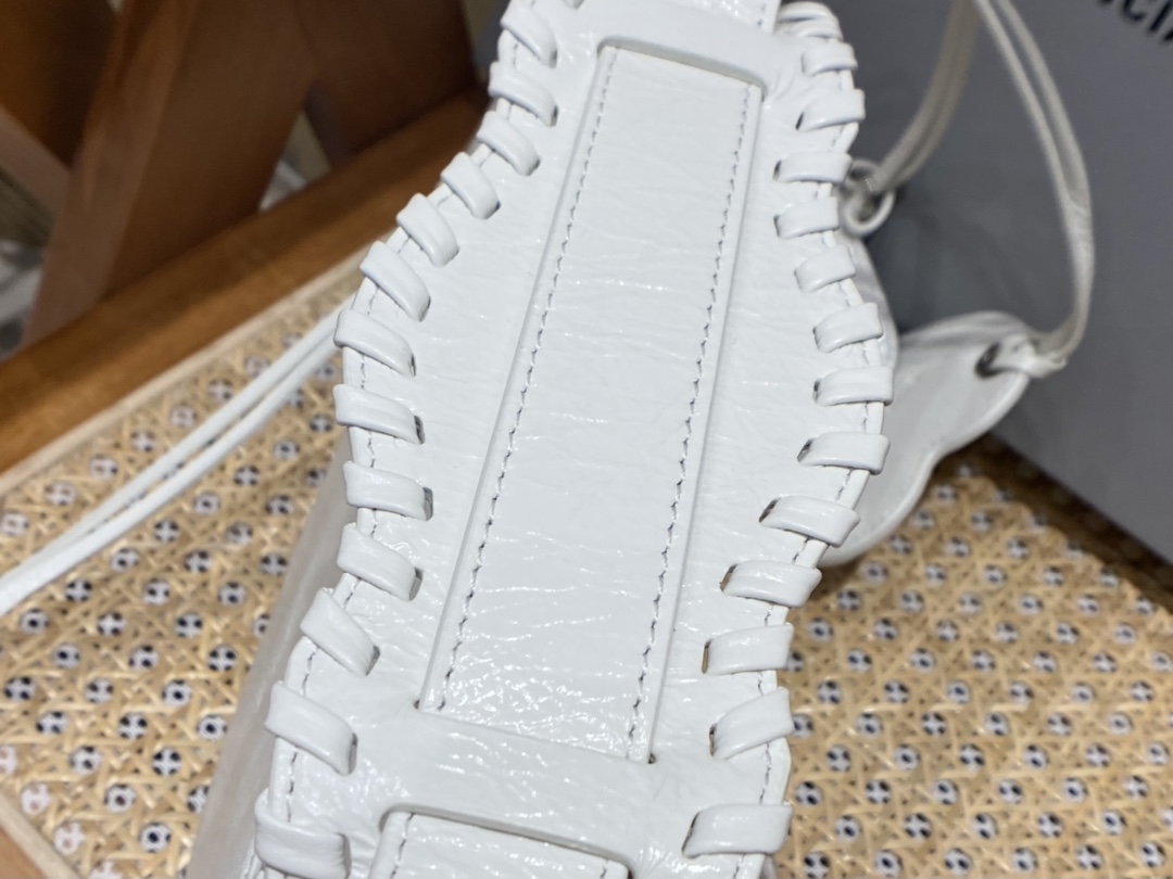 Balenciaga 秋冬新款 Le Cagole 33CM 月牙包 671307白色