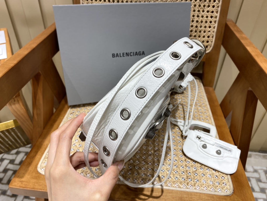 Balenciaga 秋冬新款 Le Cagole 33CM 月牙包 671307白色