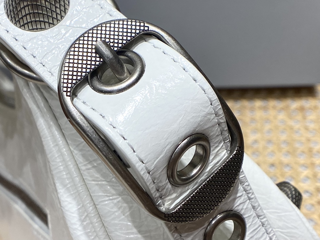 Balenciaga 秋冬新款 Le Cagole 33CM 月牙包 671307白色