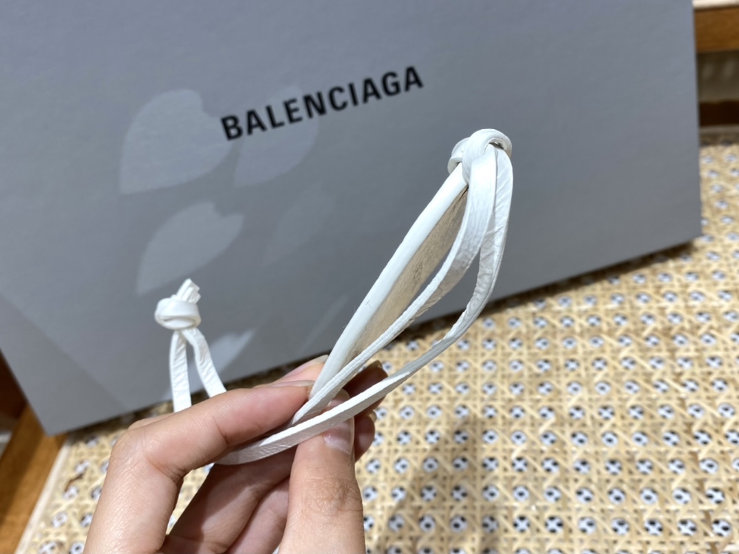 Balenciaga 秋冬新款 Le Cagole 33CM 月牙包 671307白色
