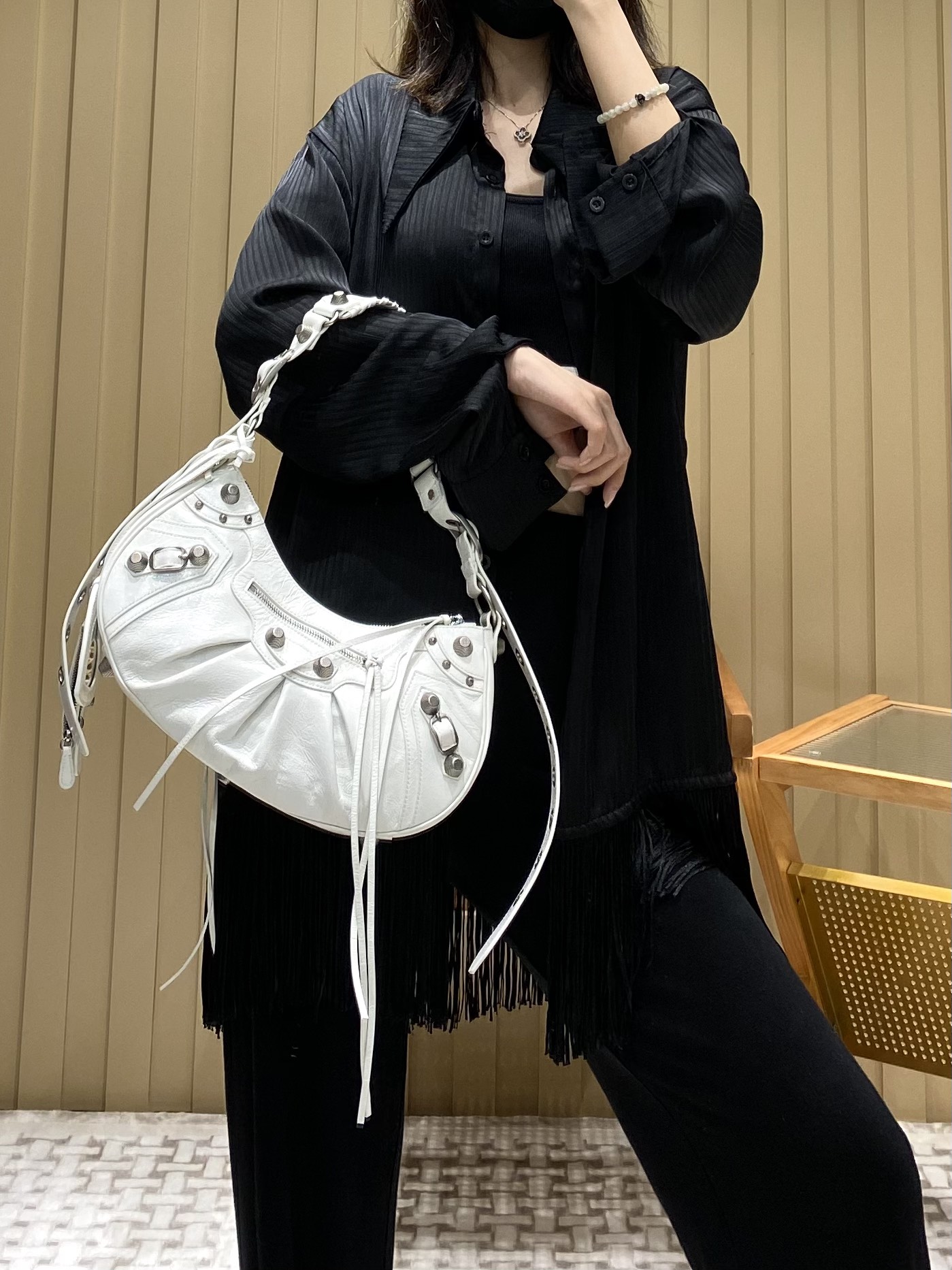 Balenciaga 秋冬新款 Le Cagole 33CM 月牙包 671307白色