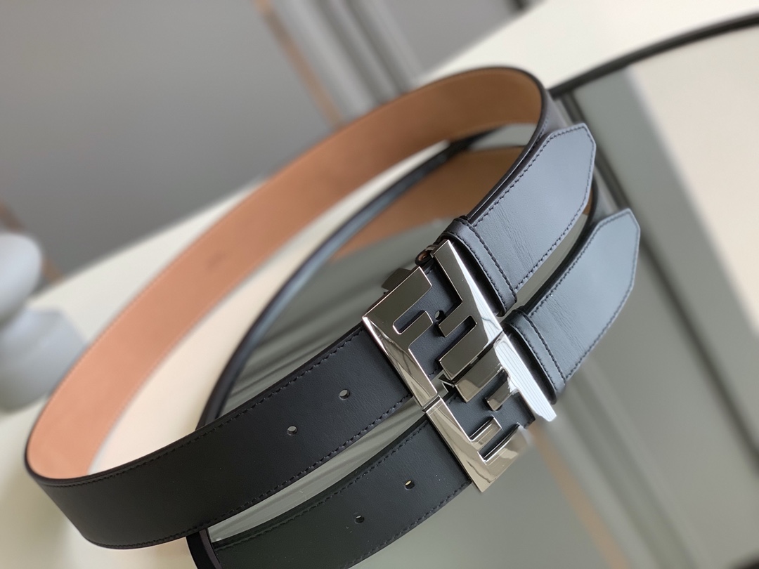 Fendi 五金做工精细 线条流畅 表面光滑 𝐙𝐏电镀工艺 香港通关【𝐇𝐀𝐀𝐒】 进口皮料