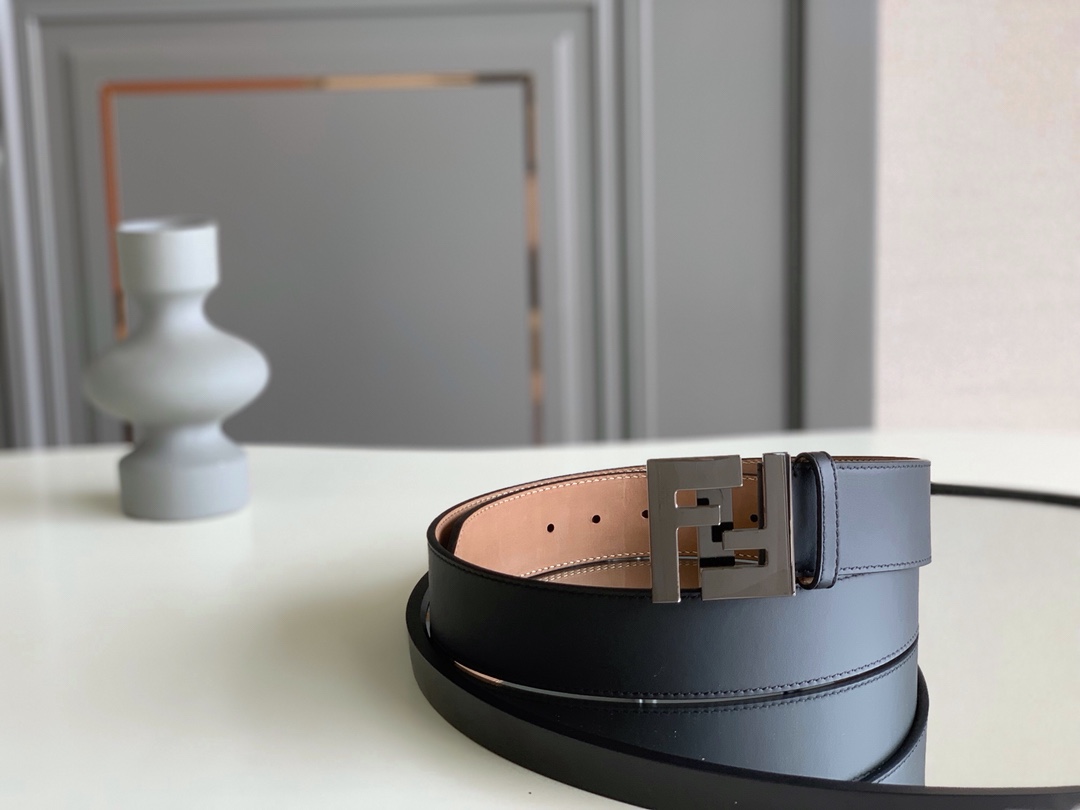 Fendi 五金做工精细 线条流畅 表面光滑 𝐙𝐏电镀工艺 香港通关【𝐇𝐀𝐀𝐒】 进口皮料