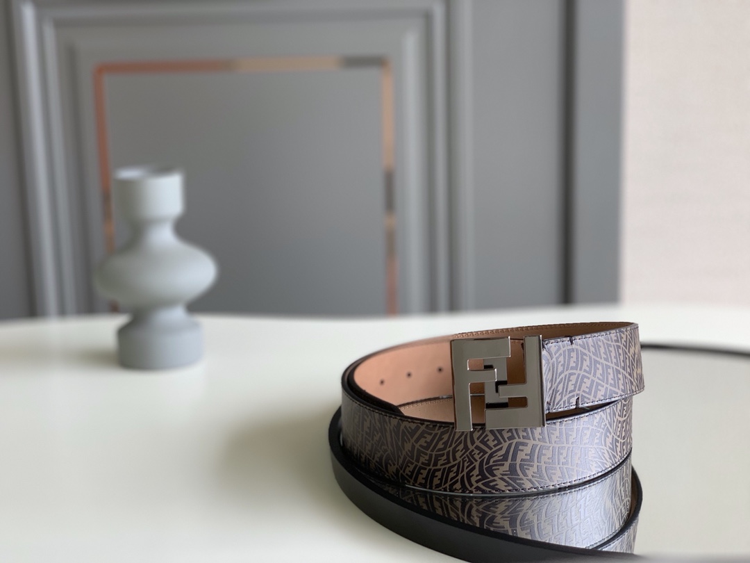 Fendi 五金做工精细 线条流畅 表面光滑 𝐙𝐏电镀工艺 香港通关【𝐇𝐀𝐀𝐒】 进口皮料
