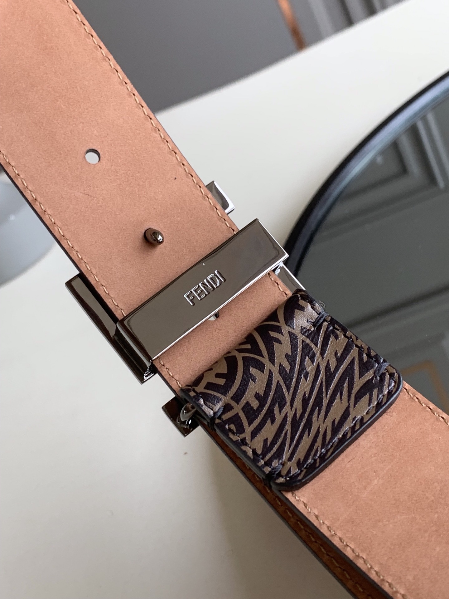 Fendi 五金做工精细 线条流畅 表面光滑 𝐙𝐏电镀工艺 香港通关【𝐇𝐀𝐀𝐒】 进口皮料