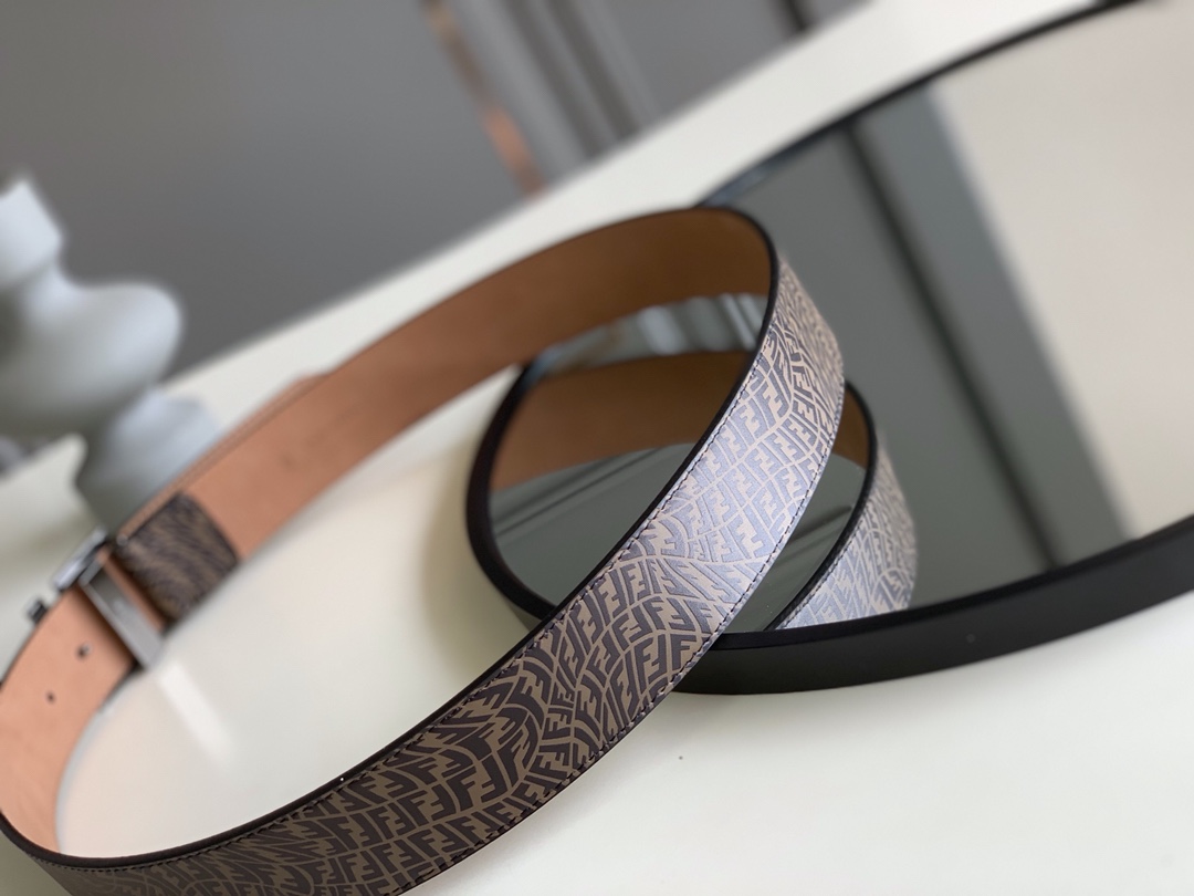 Fendi 五金做工精细 线条流畅 表面光滑 𝐙𝐏电镀工艺 香港通关【𝐇𝐀𝐀𝐒】 进口皮料