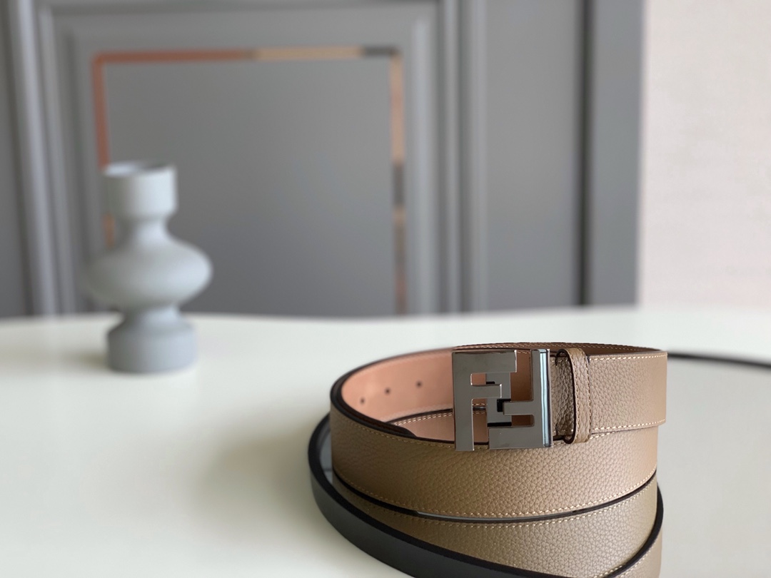 Fendi 五金做工精细 线条流畅 表面光滑 𝐙𝐏电镀工艺 香港通关【𝐇𝐀𝐀𝐒】 进口皮料