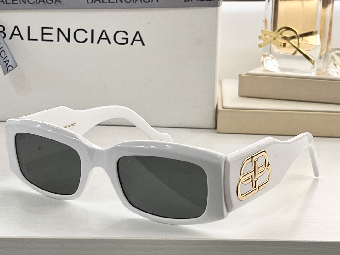  Balenciaga 
ModBB0071S 
size54-22-145 

