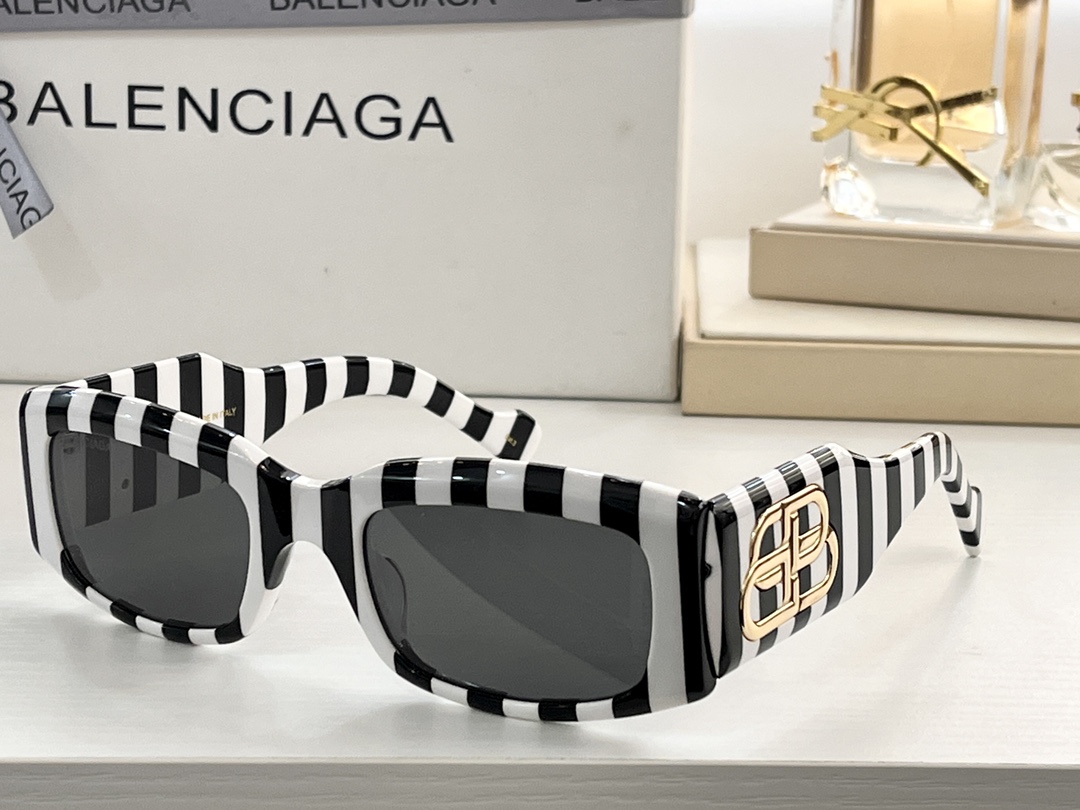  Balenciaga 
ModBB0071S 
size54-22-145 
