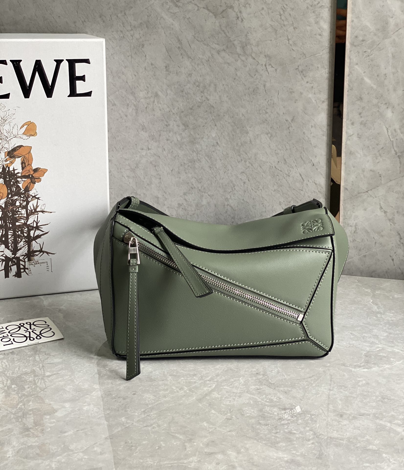 LOEWE罗意威 小牛皮Puzzle系列腰包 0188豆绿