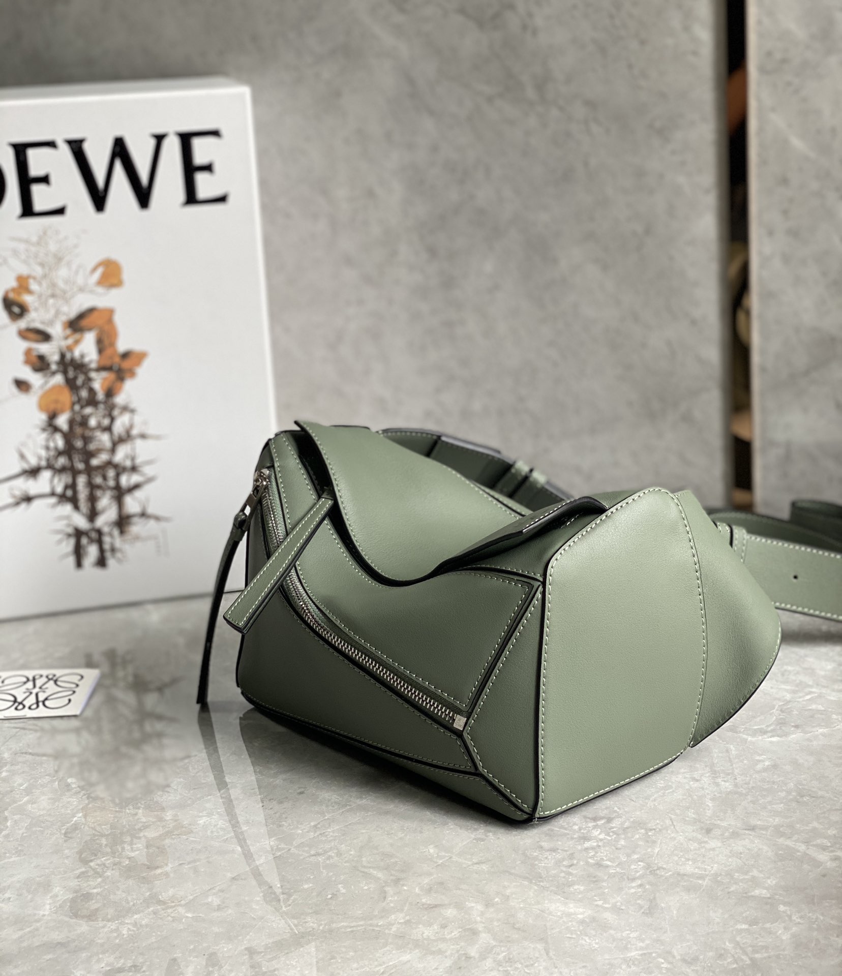 LOEWE罗意威 小牛皮Puzzle系列腰包 0188豆绿