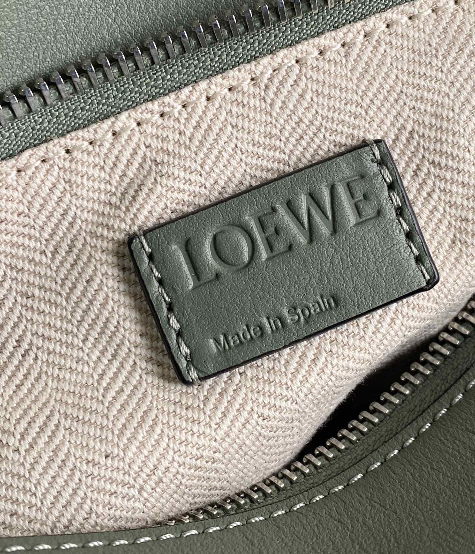 LOEWE罗意威 小牛皮Puzzle系列腰包 0188豆绿