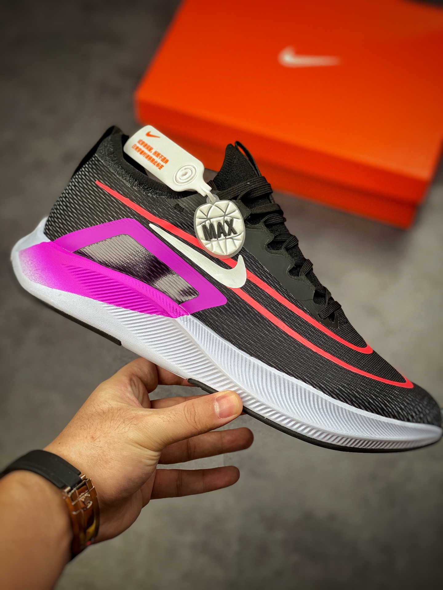 260  Nike Zoom Fly 4 耐克男子超弹碳板跑步鞋 CT2392-004