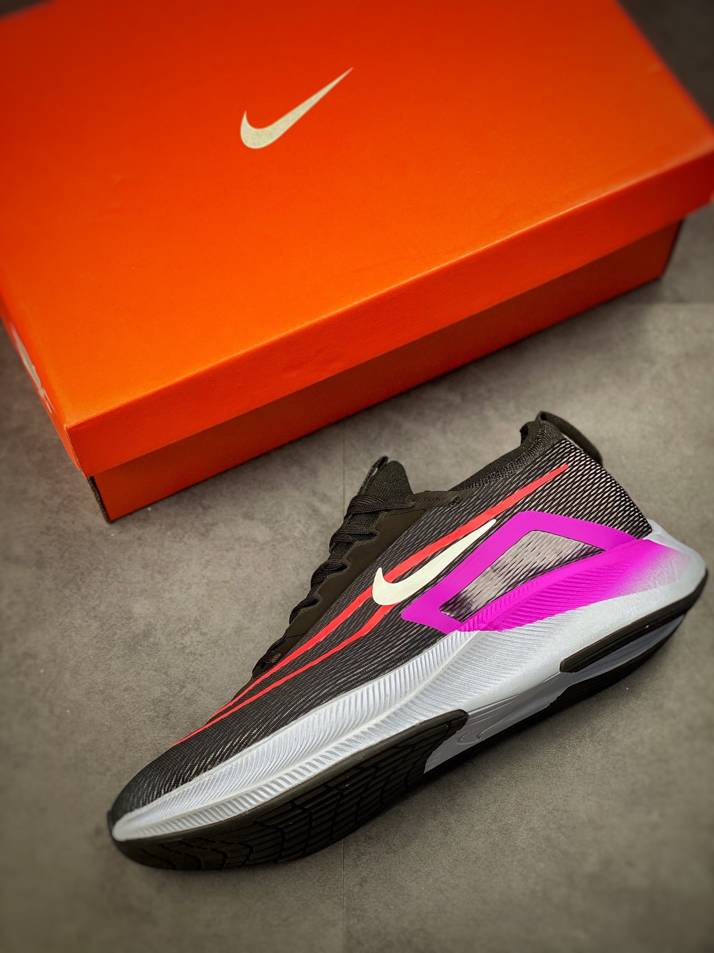 260  Nike Zoom Fly 4 耐克男子超弹碳板跑步鞋 CT2392-004
