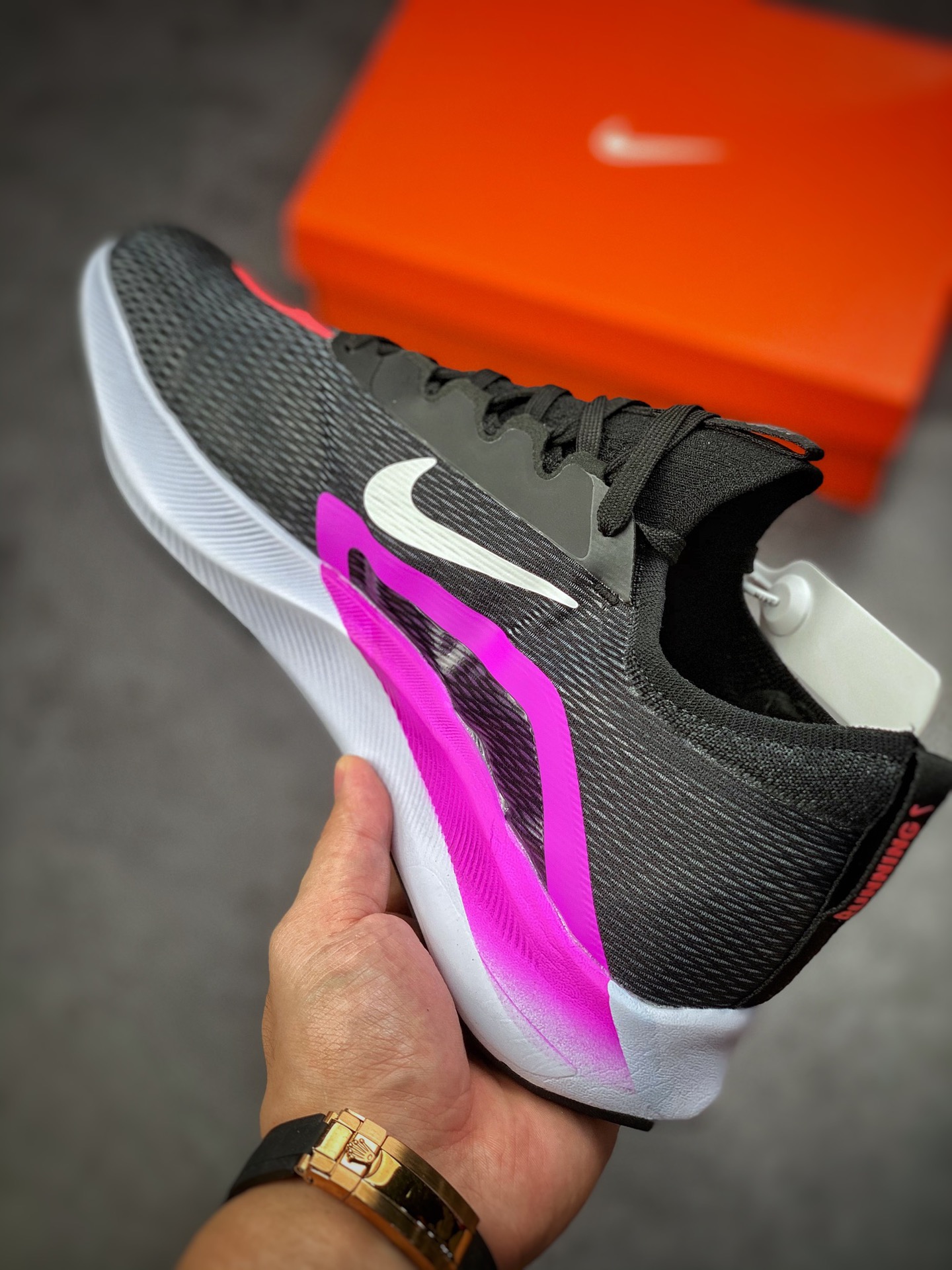 260  Nike Zoom Fly 4 耐克男子超弹碳板跑步鞋 CT2392-004
